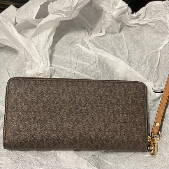 NWT Michael Kors logo Continental Wallet - Picture 5 of 5